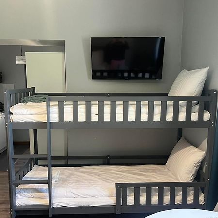 Aparthotel W Dolinie Stawow Zator By Housine Las Room photo