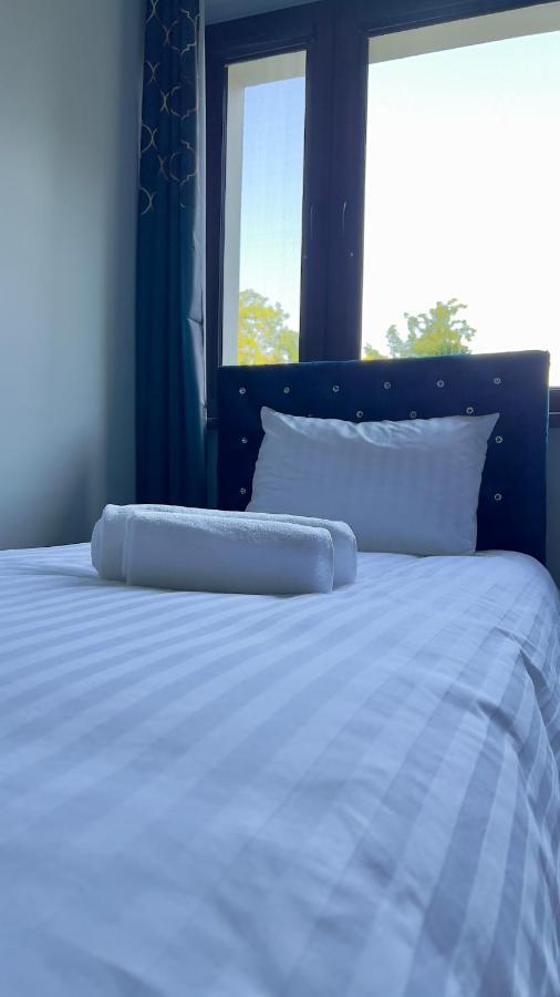 Aparthotel W Dolinie Stawow Zator By Housine Las Exterior photo