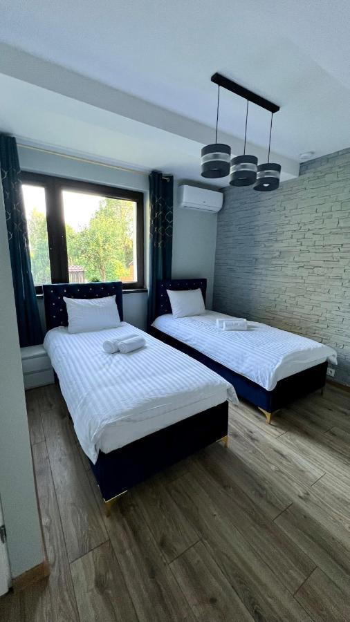 Aparthotel W Dolinie Stawow Zator By Housine Las Exterior photo