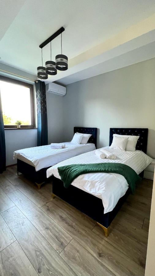 Aparthotel W Dolinie Stawow Zator By Housine Las Exterior photo