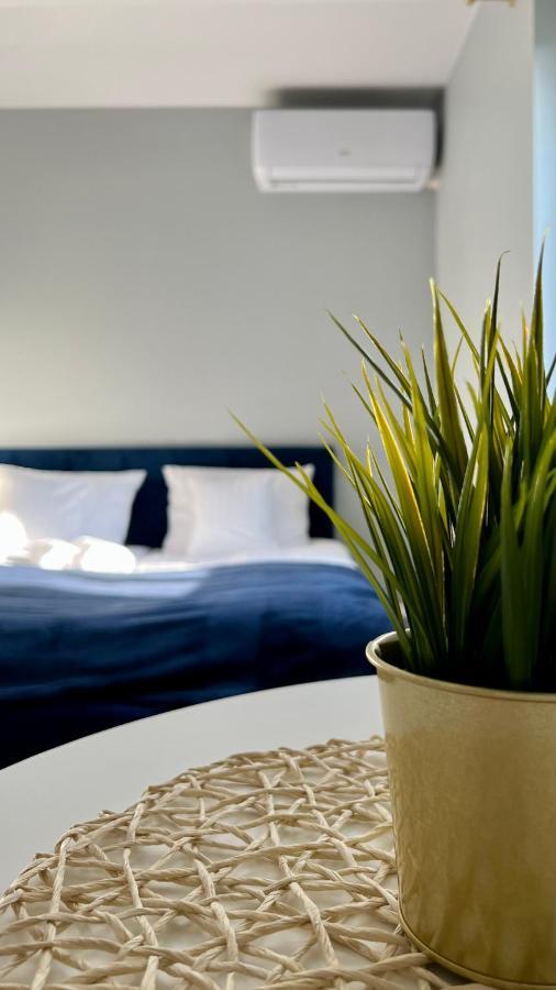 Aparthotel W Dolinie Stawow Zator By Housine Las Exterior photo