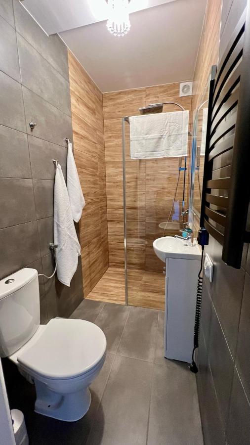Aparthotel W Dolinie Stawow Zator By Housine Las Exterior photo