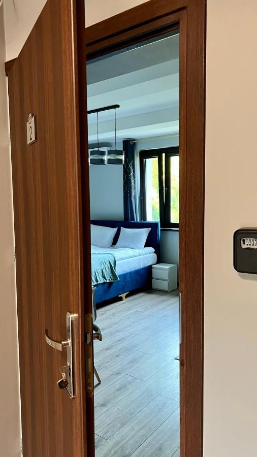 Aparthotel W Dolinie Stawow Zator By Housine Las Exterior photo