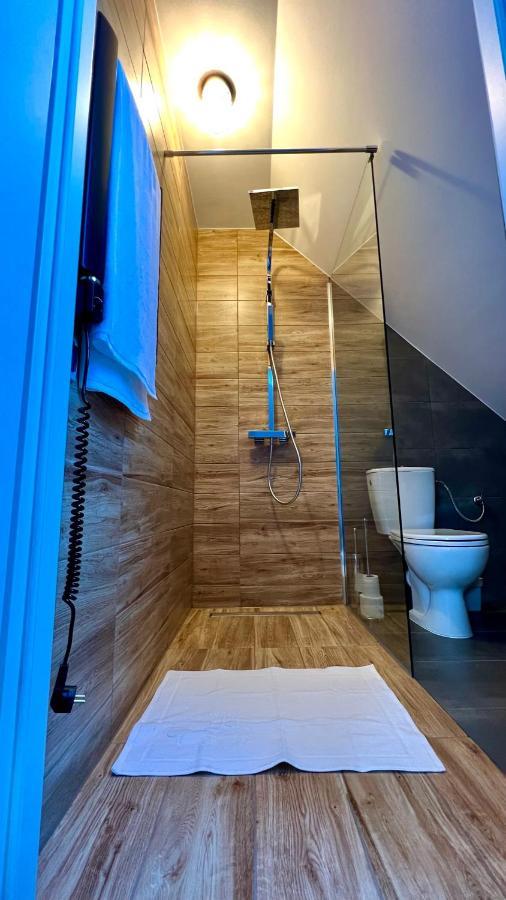 Aparthotel W Dolinie Stawow Zator By Housine Las Exterior photo