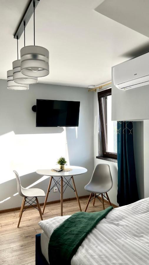 Aparthotel W Dolinie Stawow Zator By Housine Las Exterior photo