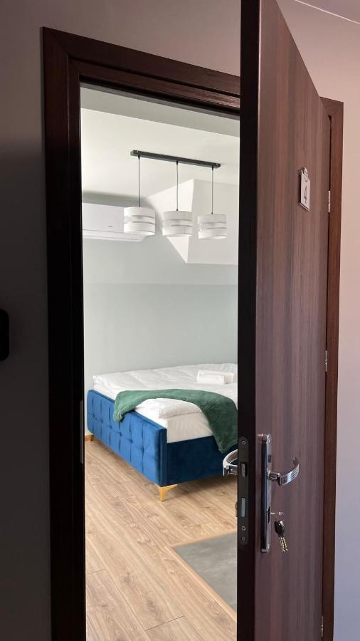 Aparthotel W Dolinie Stawow Zator By Housine Las Exterior photo