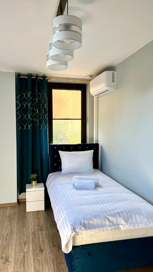 Aparthotel W Dolinie Stawow Zator By Housine Las Exterior photo