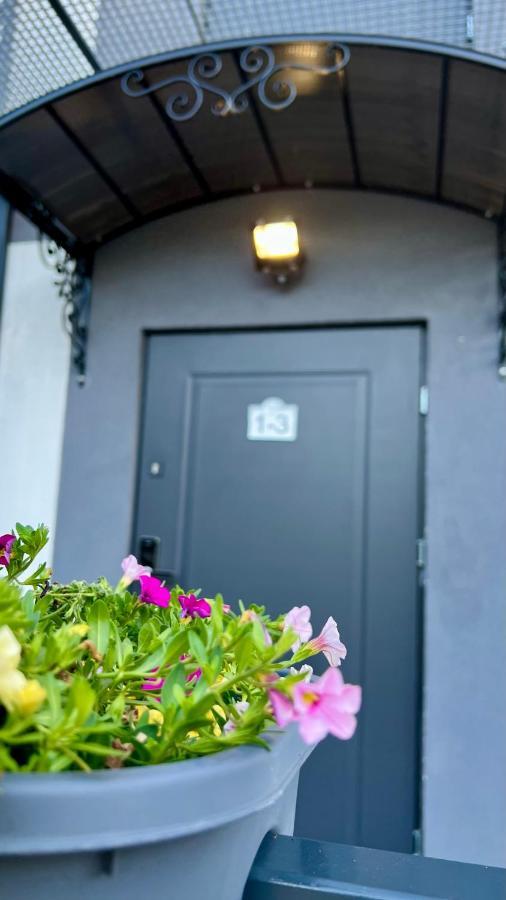 Aparthotel W Dolinie Stawow Zator By Housine Las Exterior photo