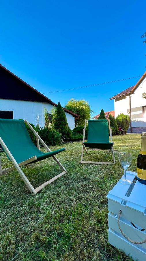 Aparthotel W Dolinie Stawow Zator By Housine Las Exterior photo