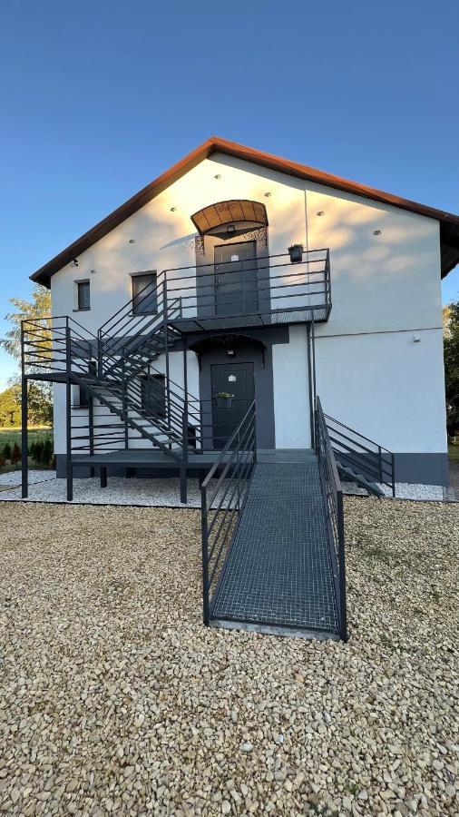 Aparthotel W Dolinie Stawow Zator By Housine Las Exterior photo