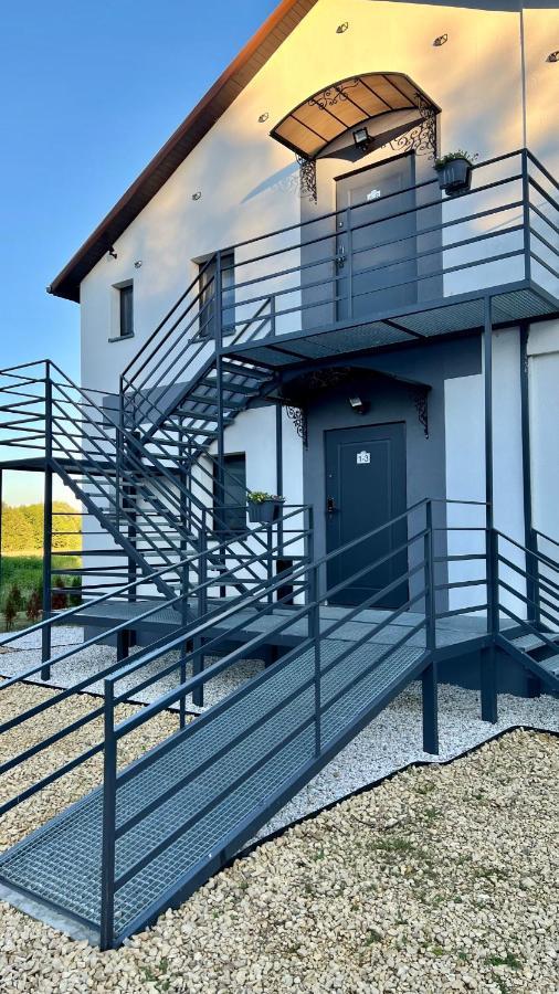 Aparthotel W Dolinie Stawow Zator By Housine Las Exterior photo