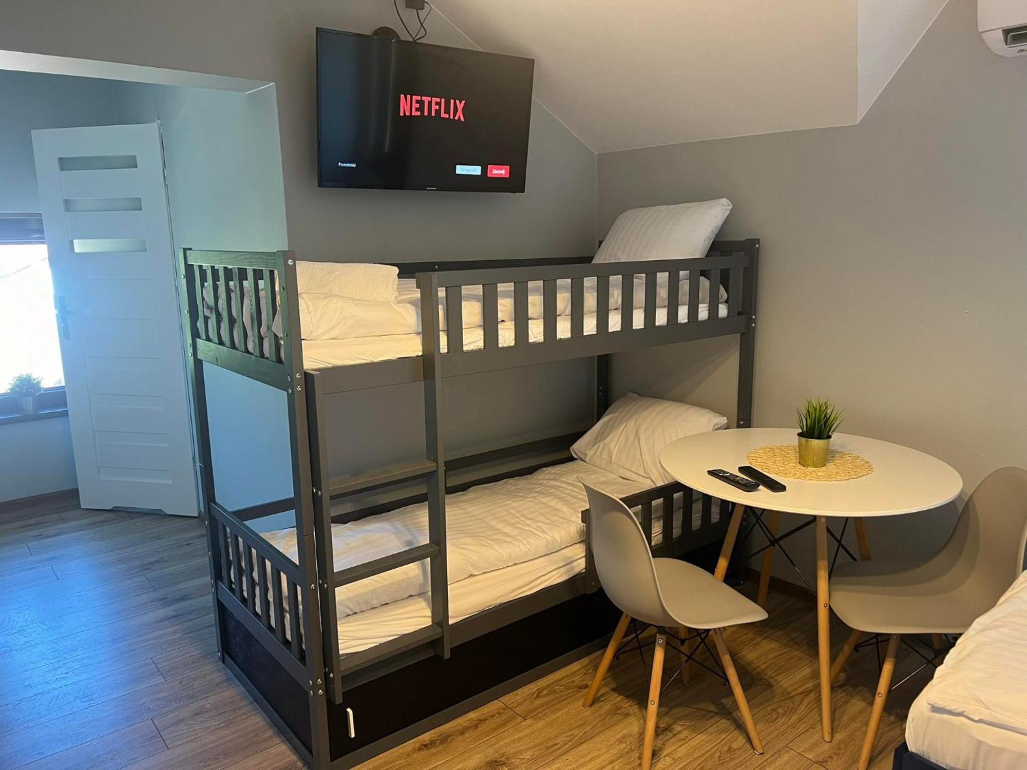 Aparthotel W Dolinie Stawow Zator By Housine Las Room photo
